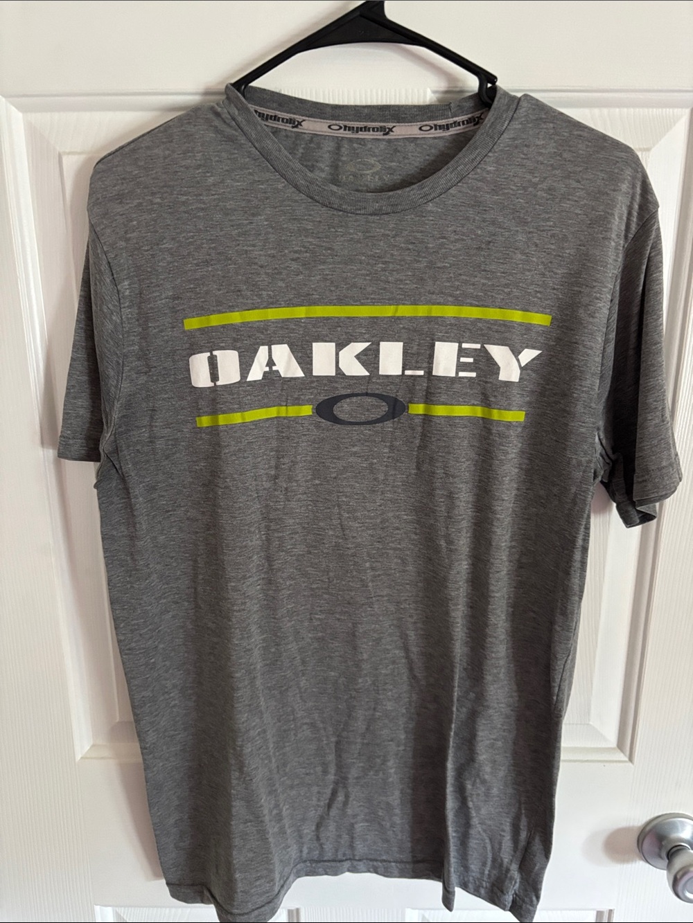 Oakley Gray Short-Sleeve Tee with Lime Accents size medium
